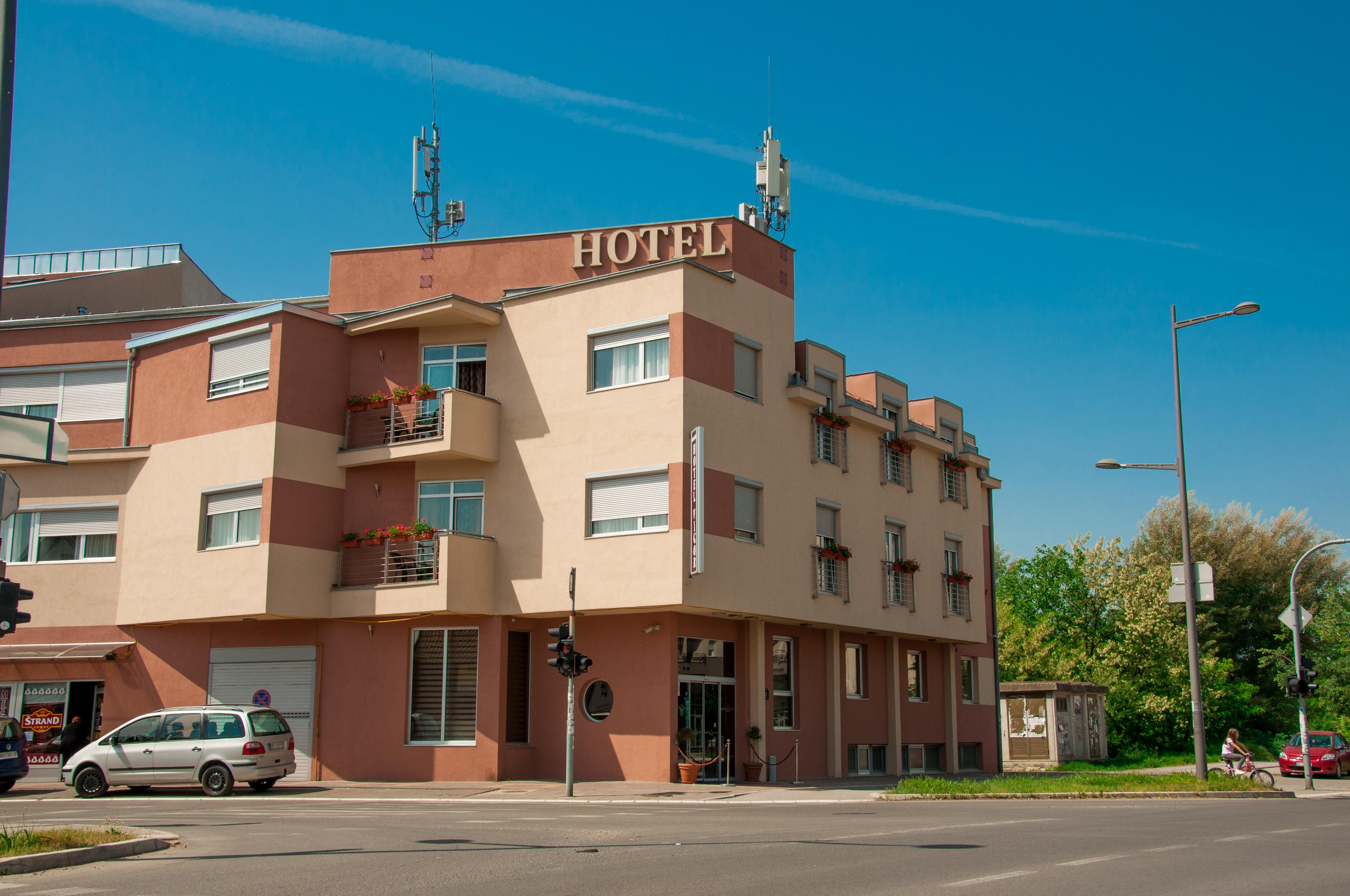 Garni Hotel Vigor - Ev Station Novi Sad Bagian luar foto